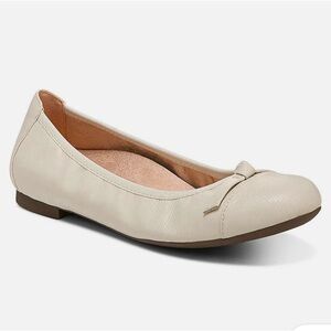 Vionic Cream Women's Loafers